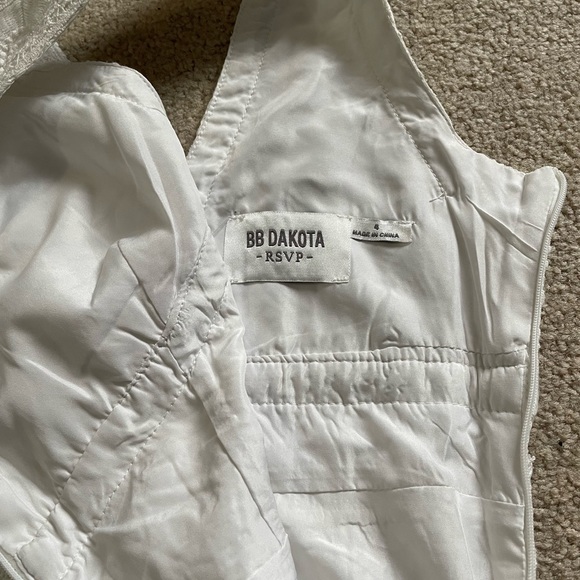 BB Dakota // White Flower Power V-Neck Dress NWOT - Picture 9 of 12